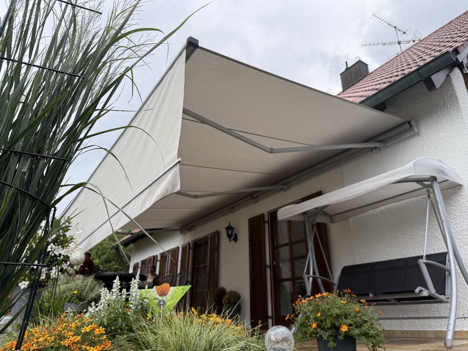 Markise mit Blick auf die gesamte Terrassenfläche