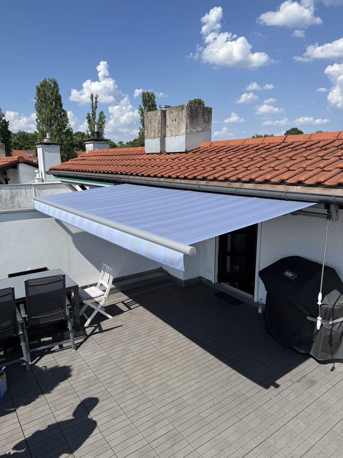 Markise auf einer Dachterrasse
