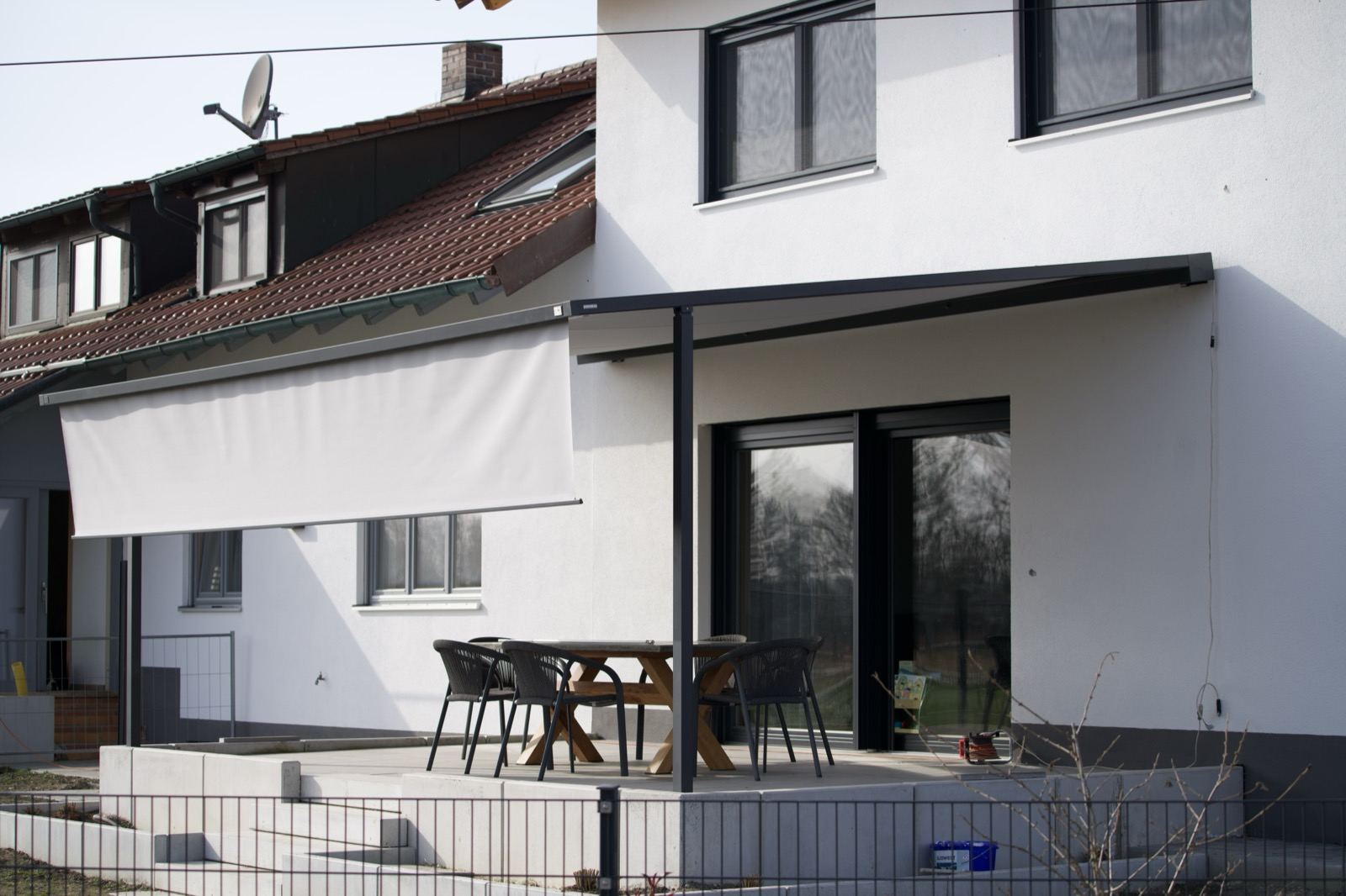 Pergolamarkise über der Terrasse